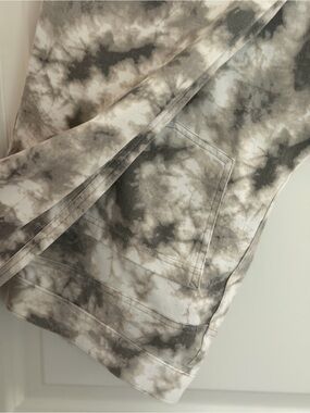 Topia Gray and White Tie-Dye Crewneck Sweatshirt